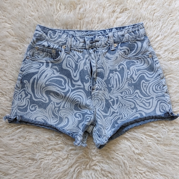 No Boundaries Boho Swirl Marble Print Cutoff Denim Shorts - Picture 2 of 5